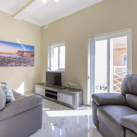 Seaview,beautiful 3br 3 Appartamento Marsaskala