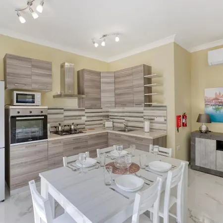 Seaview,beautiful 3br 3 Marsaskala