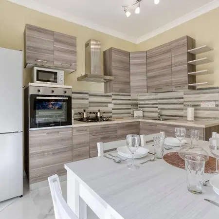 Seaview,beautiful 3br 3 Apartman