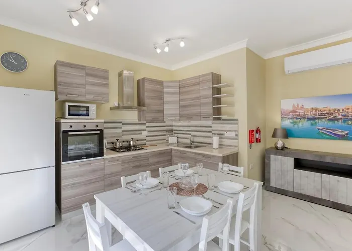 Seaview,beautiful 3br 3 Marsaskala