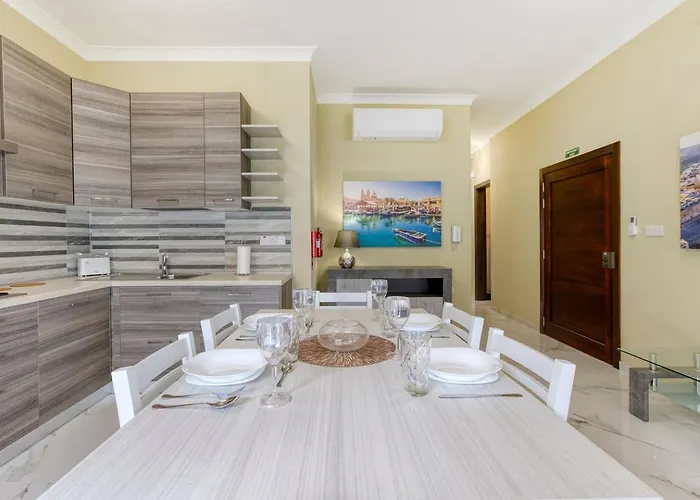 Seaview,beautiful 3br 3 Marsaskala